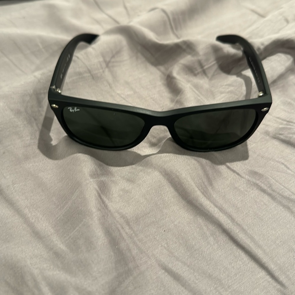 Ray ban RB2132 New Wayfarer rubber black G15 55m